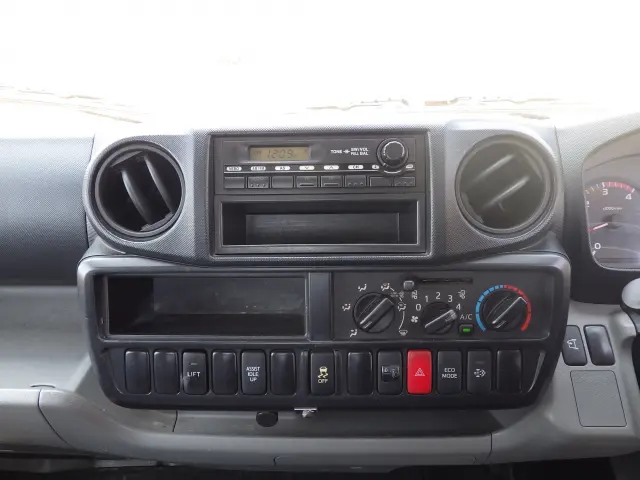 トヨタ ダイナ TKG-XZU600(2WD)の写真9