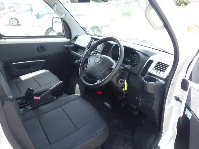 トヨタ タウンエーストラック 5BF-S403U(2WD)の写真6