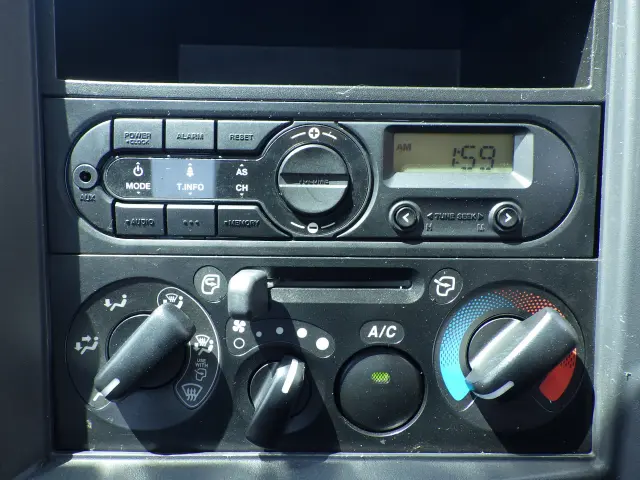 いすゞ エルフ TKG-NKR85A(2WD)の写真10