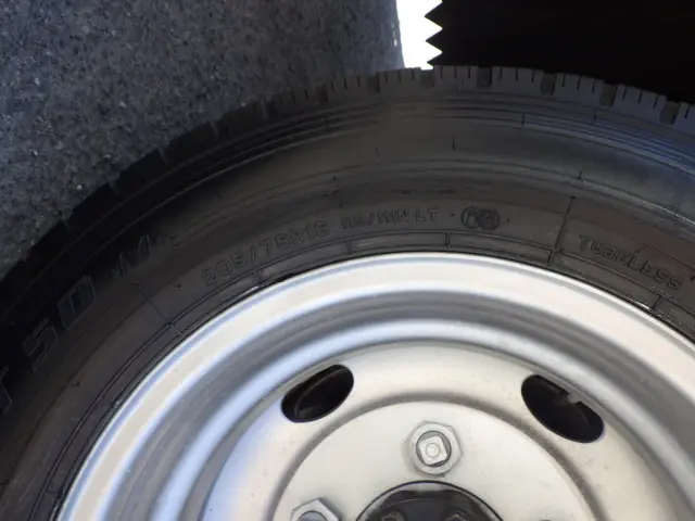 いすゞ エルフ TKG-NNR85AR(2WD)の写真28