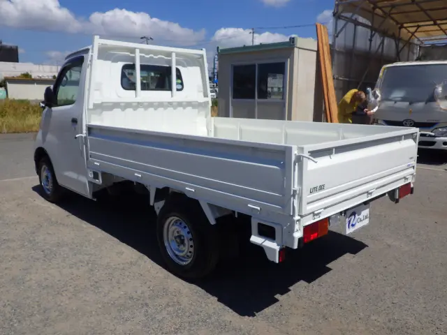 トヨタ ライトエーストラック DBF-S402U(2WD)の写真2