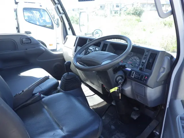 いすゞ エルフ TRG-NKR85A(2WD)の写真6
