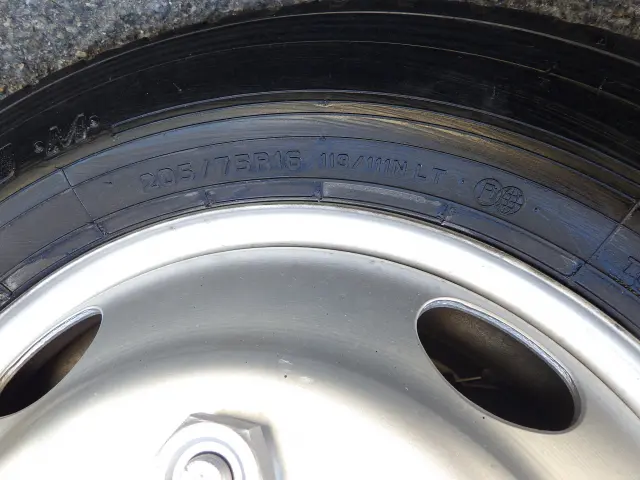 いすゞ エルフ TRG-NKR85A(2WD)の写真33