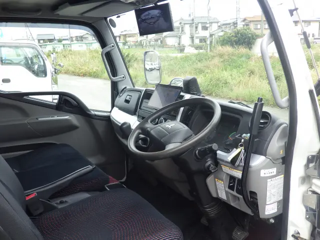 三菱 キャンター 2RG-FBA60(2WD)の写真6