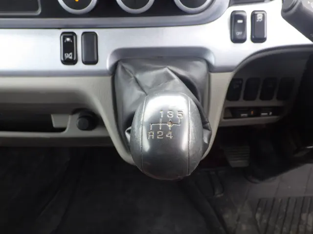 三菱 キャンター 2RG-FBA60(2WD)の写真15