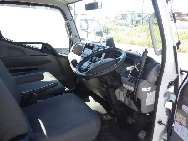 三菱 キャンター 2RG-FBA60(2WD)の写真6