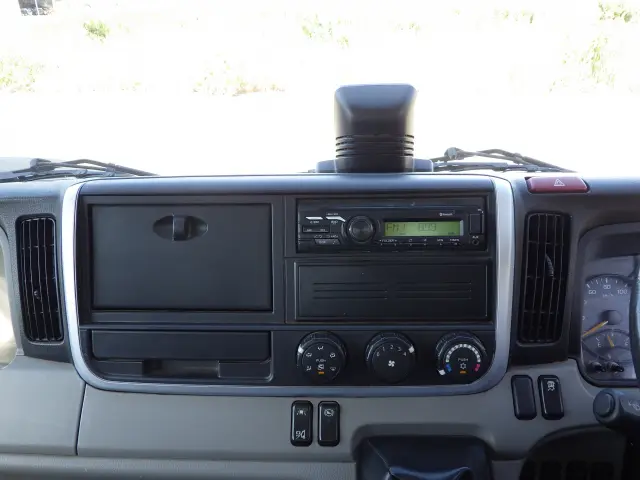 三菱 キャンター 2RG-FBA60(2WD)の写真9
