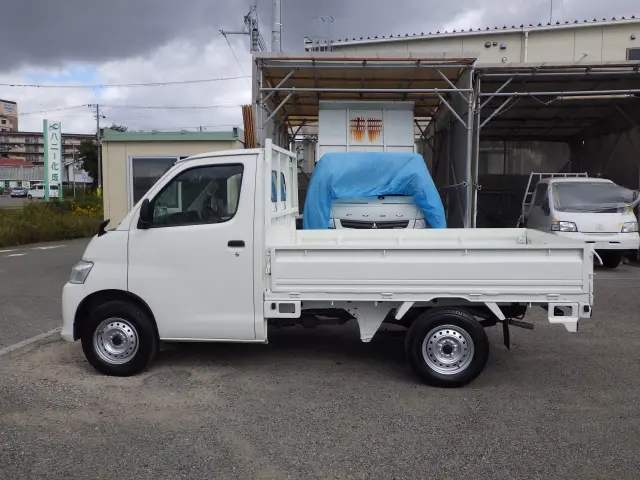トヨタ タウンエーストラック 5BF-S403U(2WD)の写真3