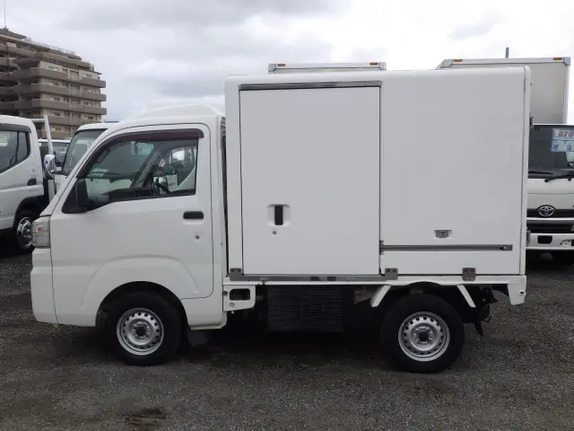 ダイハツ ハイゼットトラック EBD-S500P(2WD)の写真3