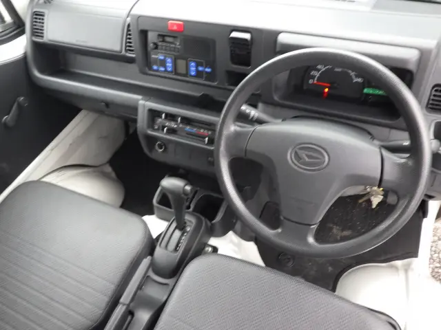 ダイハツ ハイゼットトラック EBD-S500P(2WD)の写真6