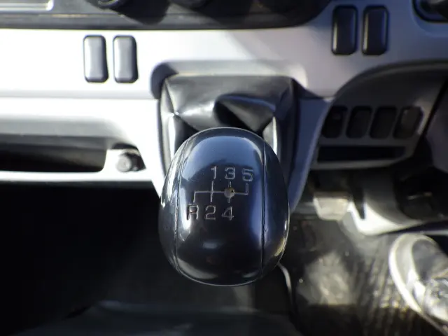 三菱 キャンター TKG-FBA60(2WD)の写真13