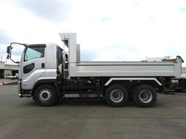 管理番号3728|いすゞ ギガ 2PG-CXZ77CT(6x4)の写真9