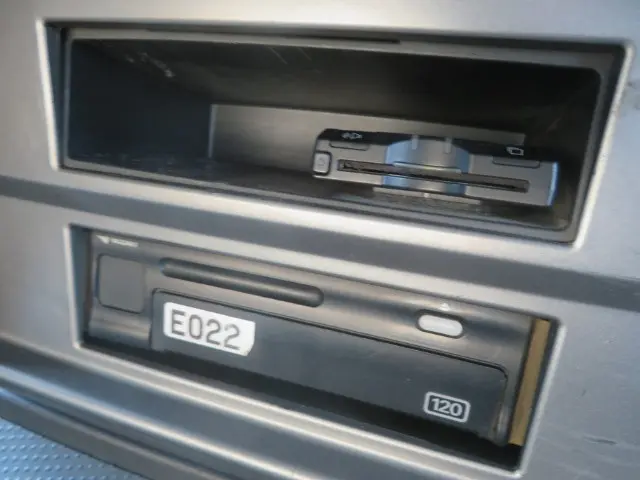 管理番号3898|日野 プロフィア QKG-FS1EKDA(6x4)の写真42