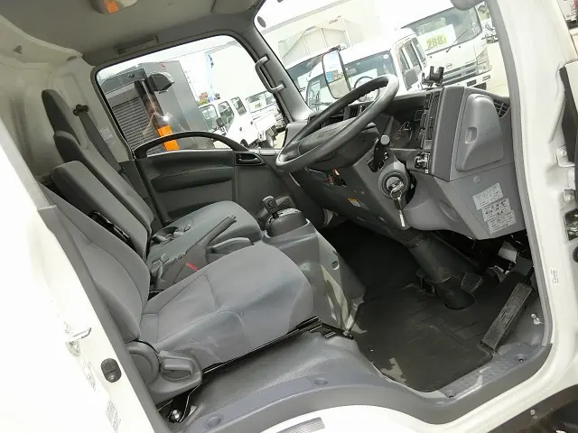 いすゞ エルフ BDG-NPR85AN(2WD)の写真3