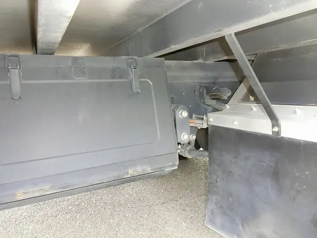 いすゞ エルフ BDG-NPR85AN(2WD)の写真19