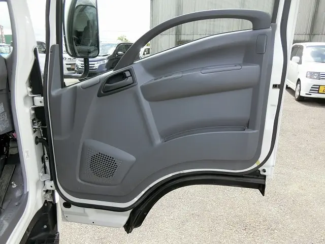 いすゞ エルフ BDG-NPR85AN(2WD)の写真22