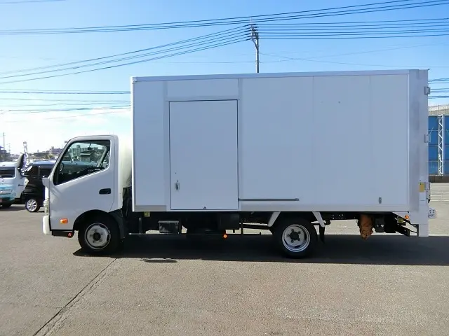 トヨタ ダイナ SKG-XZU710(2WD)の写真9