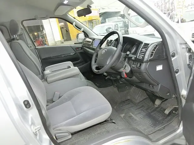 トヨタ ハイエースレジアス CBF-TRH211K改(2WD)の写真3