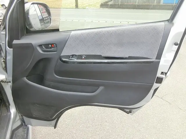 トヨタ ハイエースレジアス CBF-TRH211K改(2WD)の写真23
