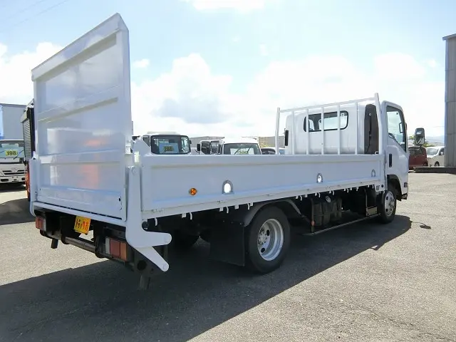 いすゞ エルフ BDG-NPR85AN(2WD)の写真2
