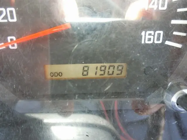 いすゞ エルフ BDG-NPR85AN(2WD)の写真4