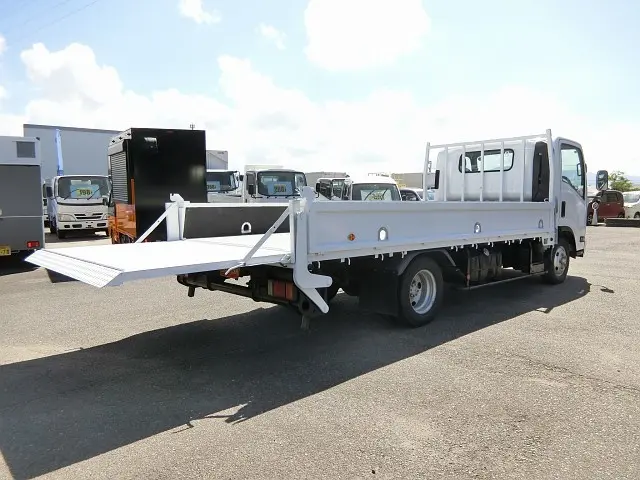 いすゞ エルフ BDG-NPR85AN(2WD)の写真11