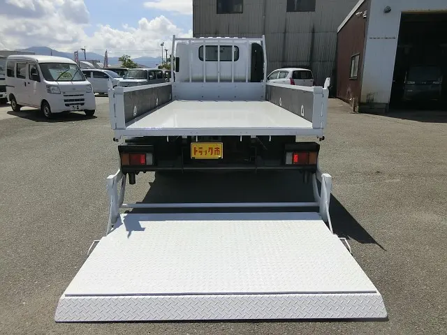 いすゞ エルフ BDG-NPR85AN(2WD)の写真15