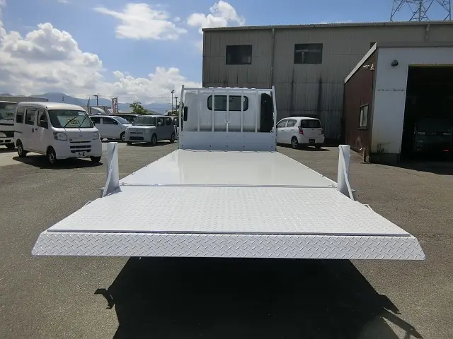 いすゞ エルフ BDG-NPR85AN(2WD)の写真18