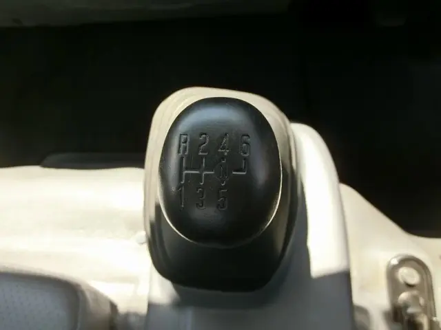 いすゞ エルフ BDG-NPR85AN(2WD)の写真32