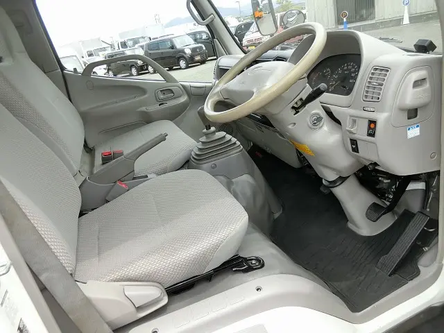 トヨタ ダイナ PB-XZU304(2WD)の写真3