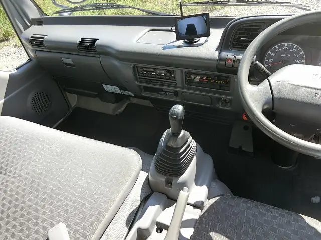 いすゞ エルフ PB-NPR81AN(2WD)の写真24