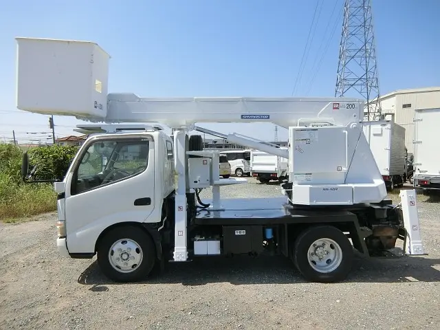 日野 デュトロ BDG-XZU304E(2WD)の写真9