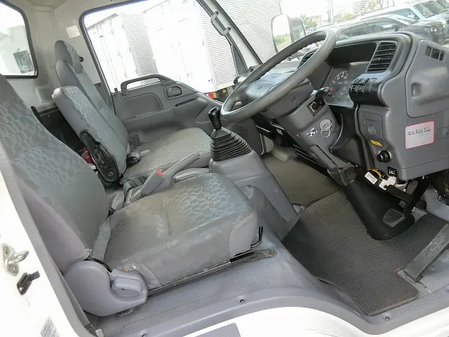 いすゞ エルフ PA-NPR81N(2WD)の写真3