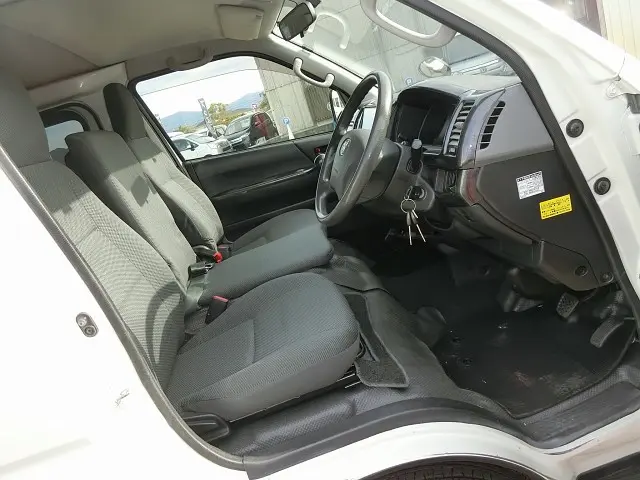 トヨタ ハイエースレジアス QDF-KDH201V(2WD)の写真3