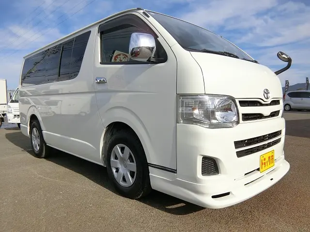 トヨタ ハイエースレジアス QDF-KDH201V(2WD)の写真6