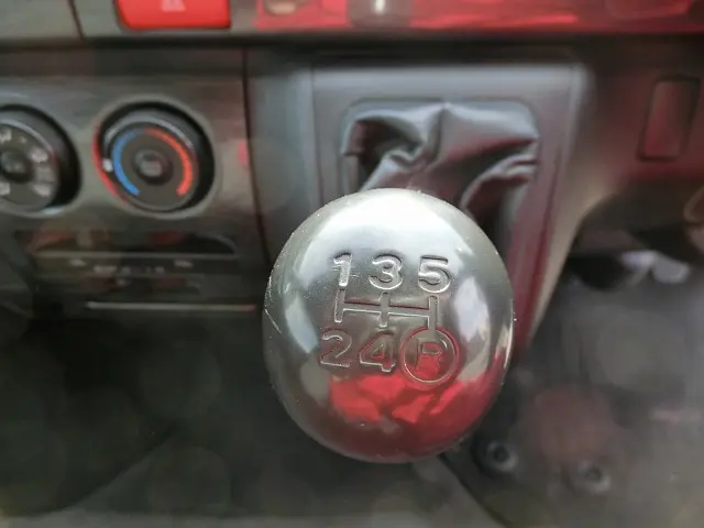 トヨタ ハイエースレジアス QDF-KDH201V(2WD)の写真22