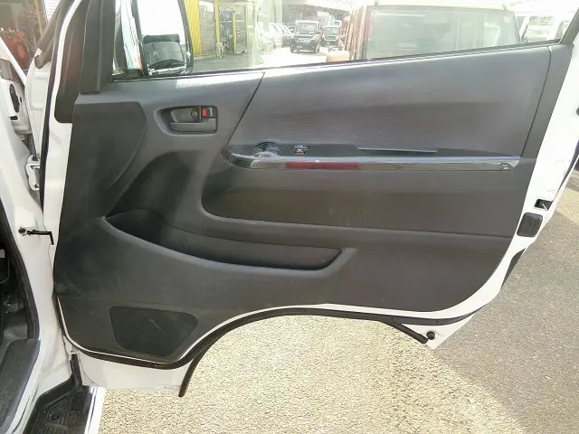 トヨタ ハイエースレジアス QDF-KDH201V(2WD)の写真24