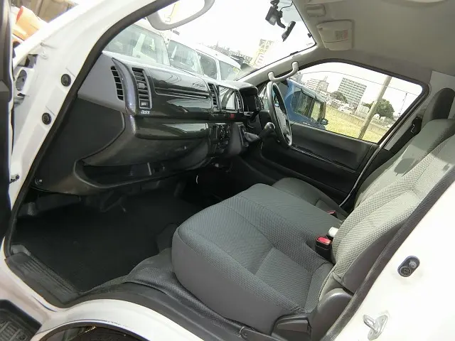 トヨタ ハイエースレジアス QDF-KDH201V(2WD)の写真25