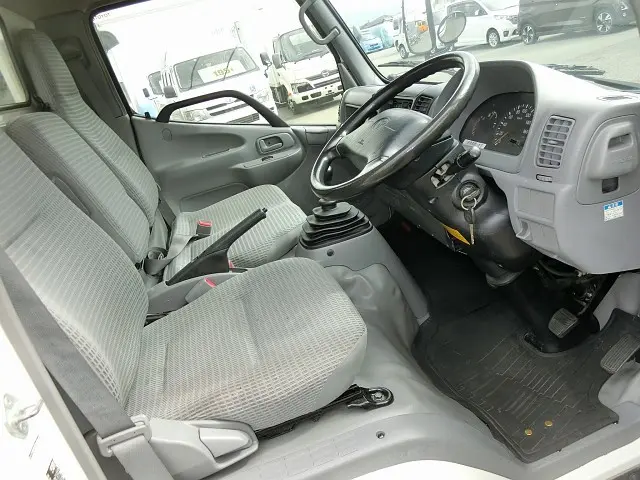 トヨタ トヨエース QDF-KDY231(2WD)の写真3