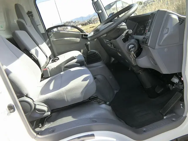 いすゞ エルフ BDG-NPR85AN(2WD)の写真3