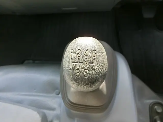 いすゞ エルフ BDG-NPR85AN(2WD)の写真27