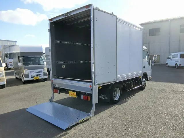 いすゞ エルフ TKG-NJR85AN(2WD)の写真14