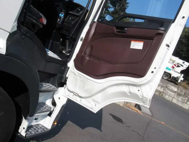 日野 プロフィア 2DG-FS1AGE(6x4)の写真21