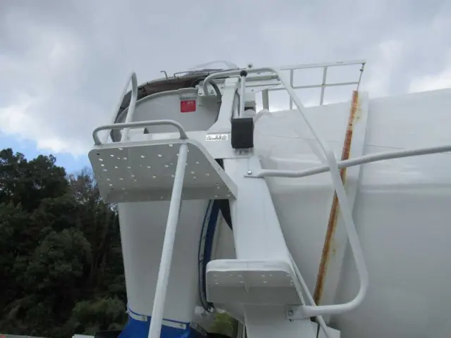 日野 プロフィア 2DG-FS1AGE(6x4)の写真11