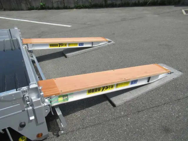 日野 プロフィア 2DG-FW1AHC(8x4)の写真7