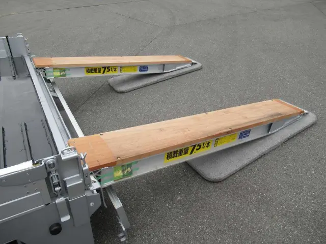 日野 プロフィア 2DG-FW1AHC(8x4)の写真6