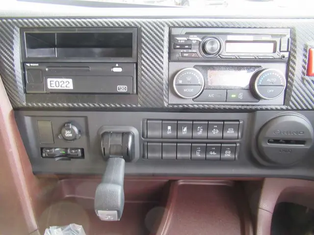 日野 プロフィア 2DG-FR1AHC(6x2)の写真17