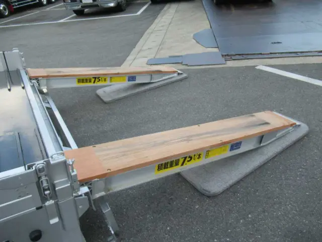 日野 プロフィア 2DG-FW1AHC(8x4)の写真7