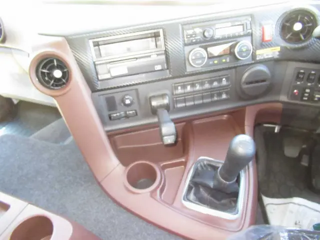 日野 プロフィア 2DG-FW1AHC(8x4)の写真17