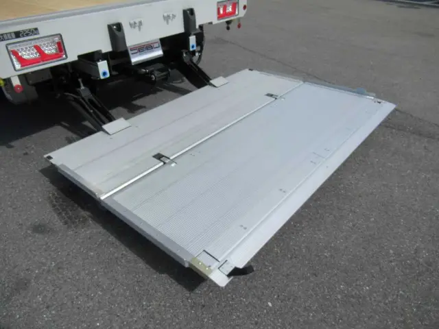 いすゞ フォワード 2RG-FRR90T4(2WD)の写真11